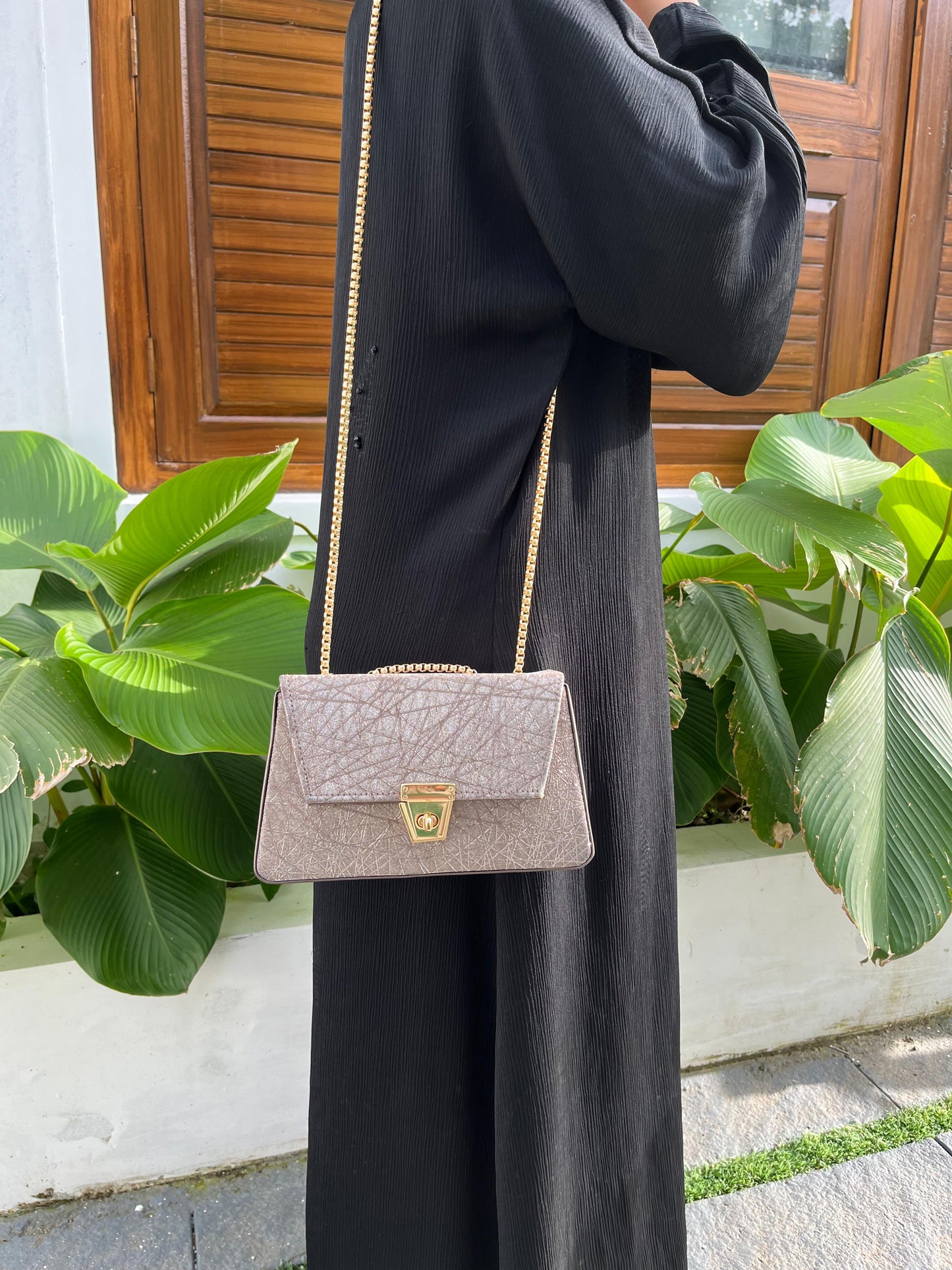 Elegant Metallic Textured Shoulder Bag